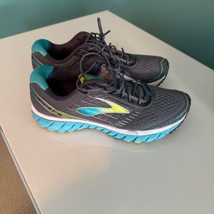 Brooks Women's Gray and Teal Athletic Shoes
